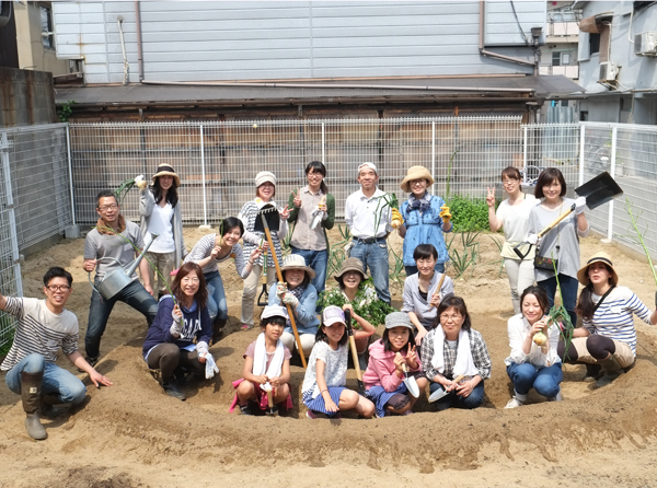 s_201405_だだちゃ豆植え.jpg